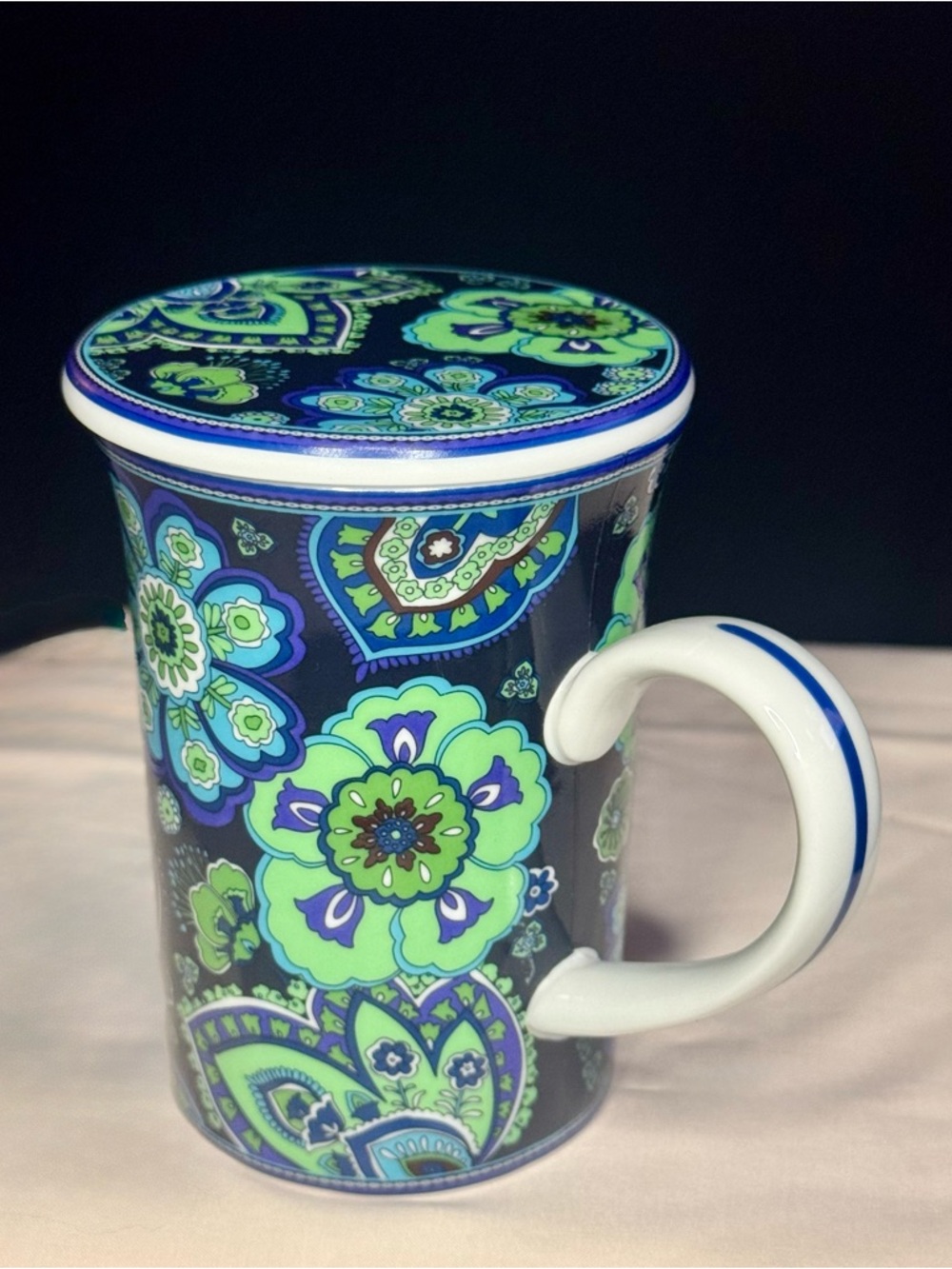 Vera Bradley Blue Rhapsody Lidded Mug (Barnes & Noble)